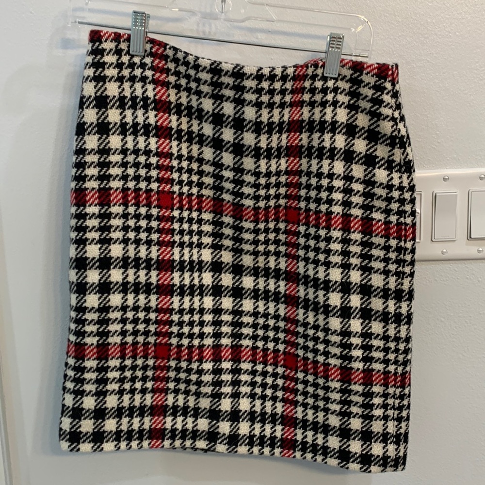 Talbots wool plaid skirt. 6p. Worn 1x. Dry cleaned.